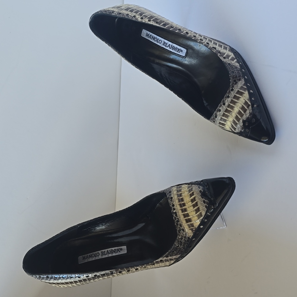 Manolo Blahnik Black Snakeskin Patent Leather Heels Pumps - Picture 13 of 16
